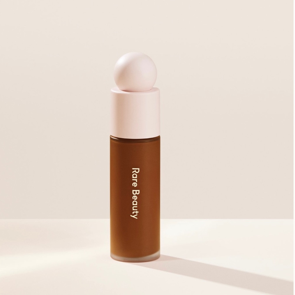 RARE BEAUTY Liquid Touch Weightless Foundation - Picture 1 of 6